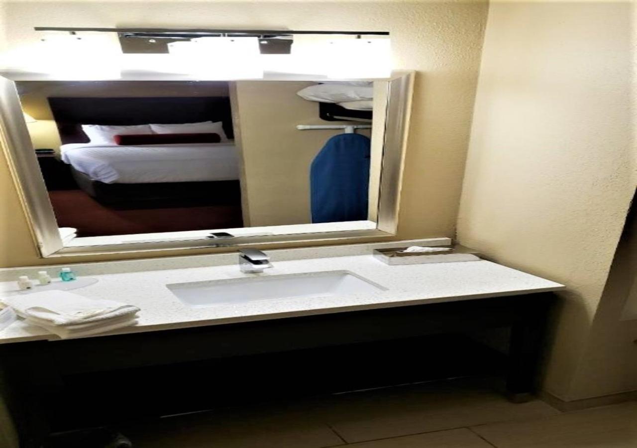 Quality Suites Nashville Airport Экстерьер фото